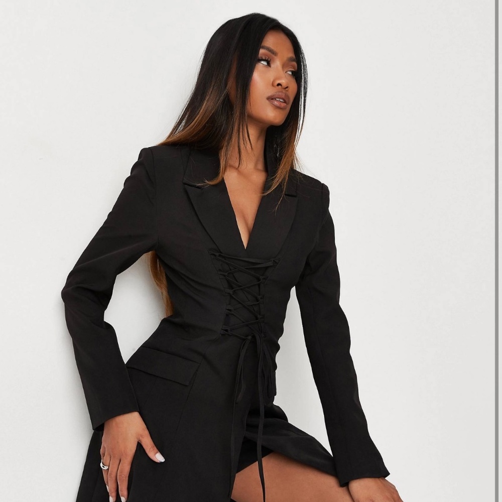 Missguided lace-up detail mini blazer dress - Picture 3 of 3